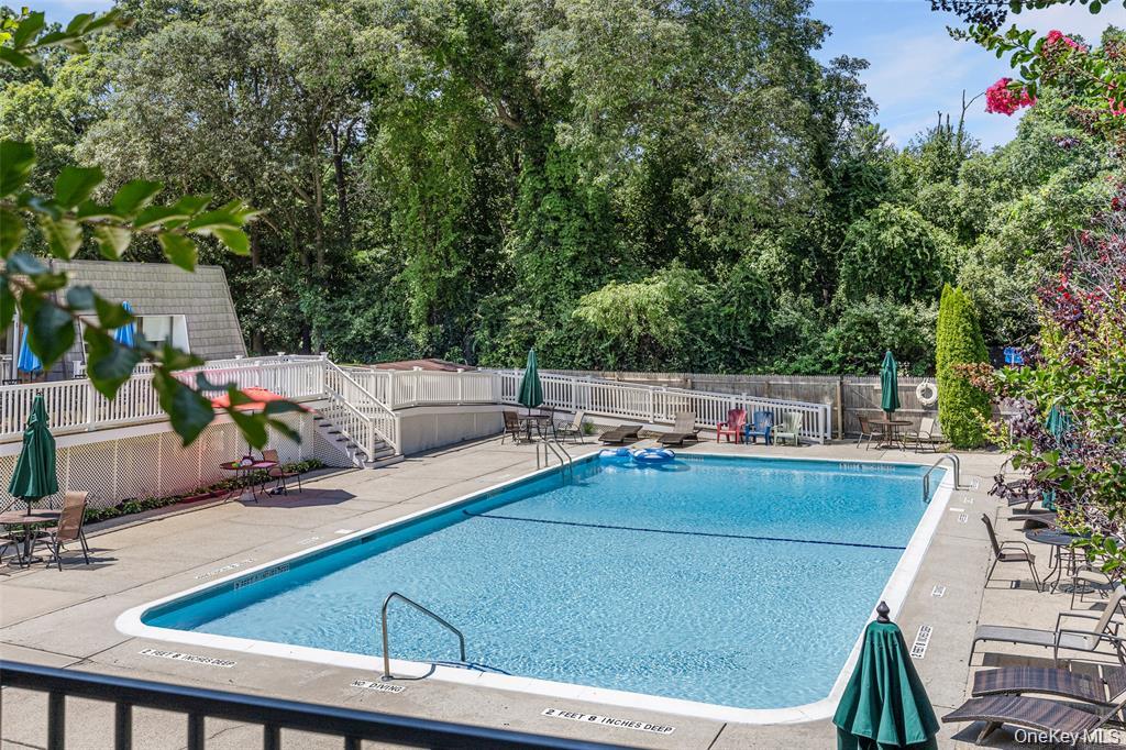 655 Middle Country Road, Unit 4D1 Coram, NY 11727 - Photo 27 of 30 Pool