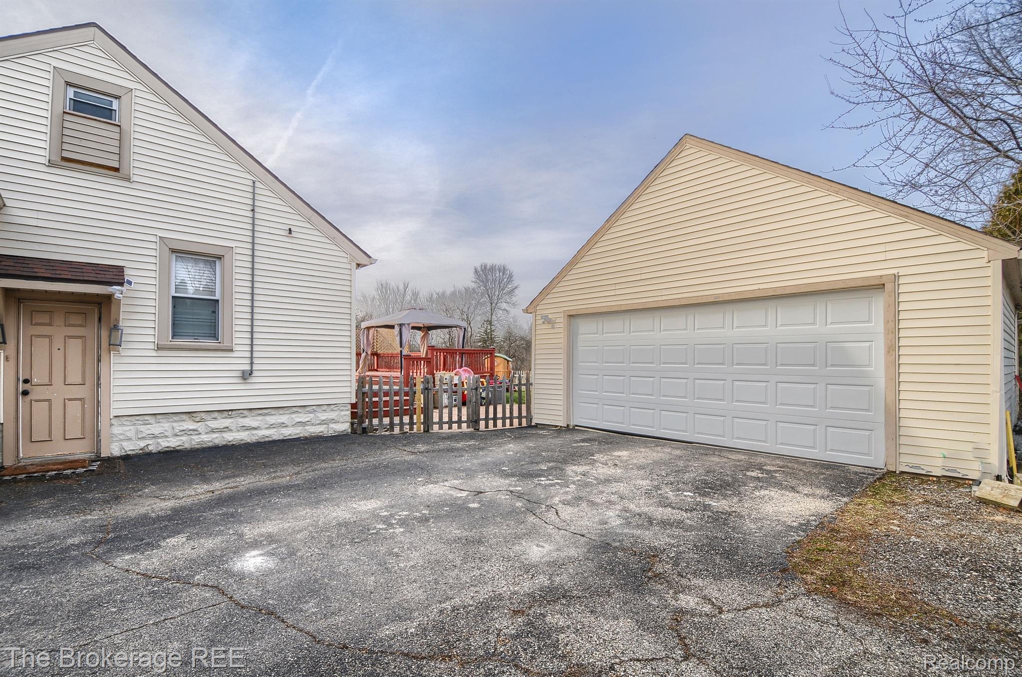 6508 Coldwater Road Flushing, MI 48433 - Photo 31 of 39 Gallery Image 31