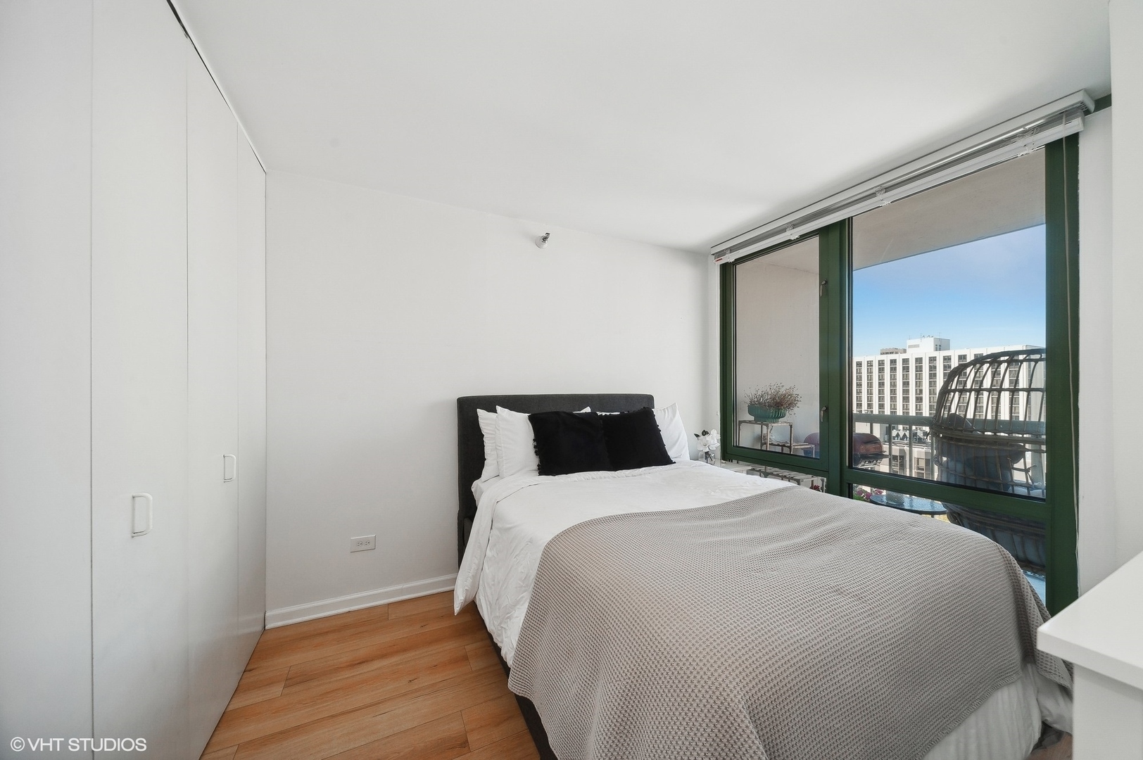 111 West Maple Street, Unit 909 Chicago, IL 60610 - Photo 12 of 23