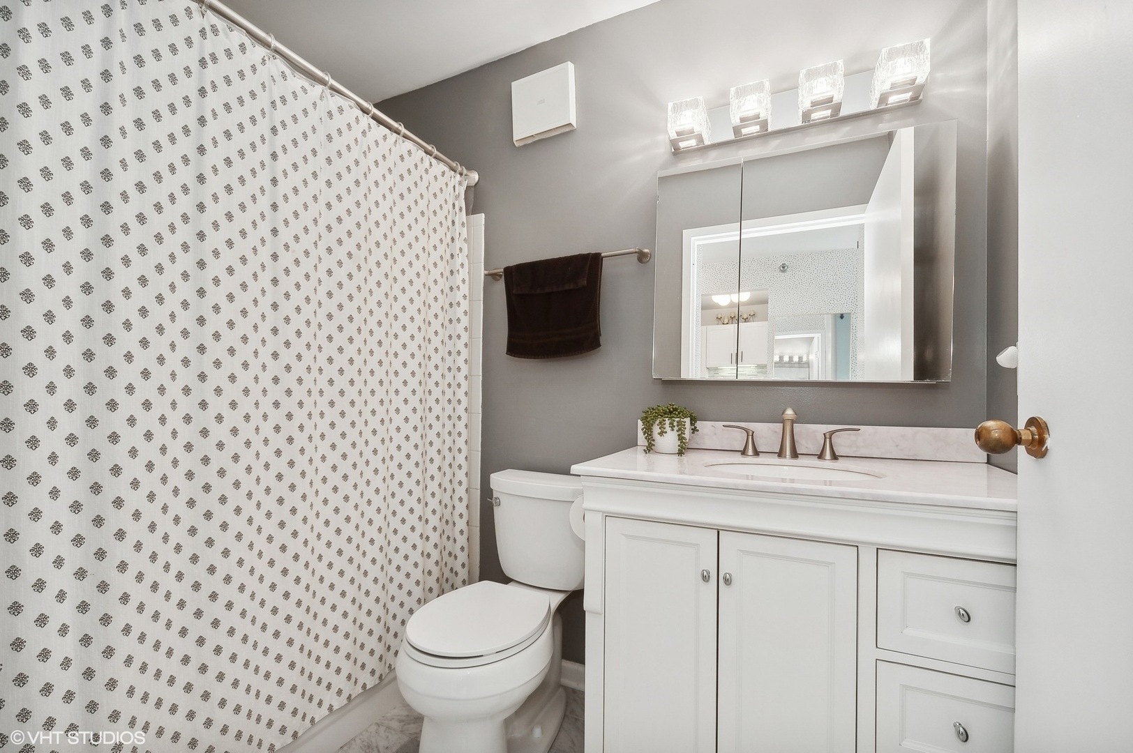 111 West Maple Street, Unit 909 Chicago, IL 60610 - Photo 13 of 23