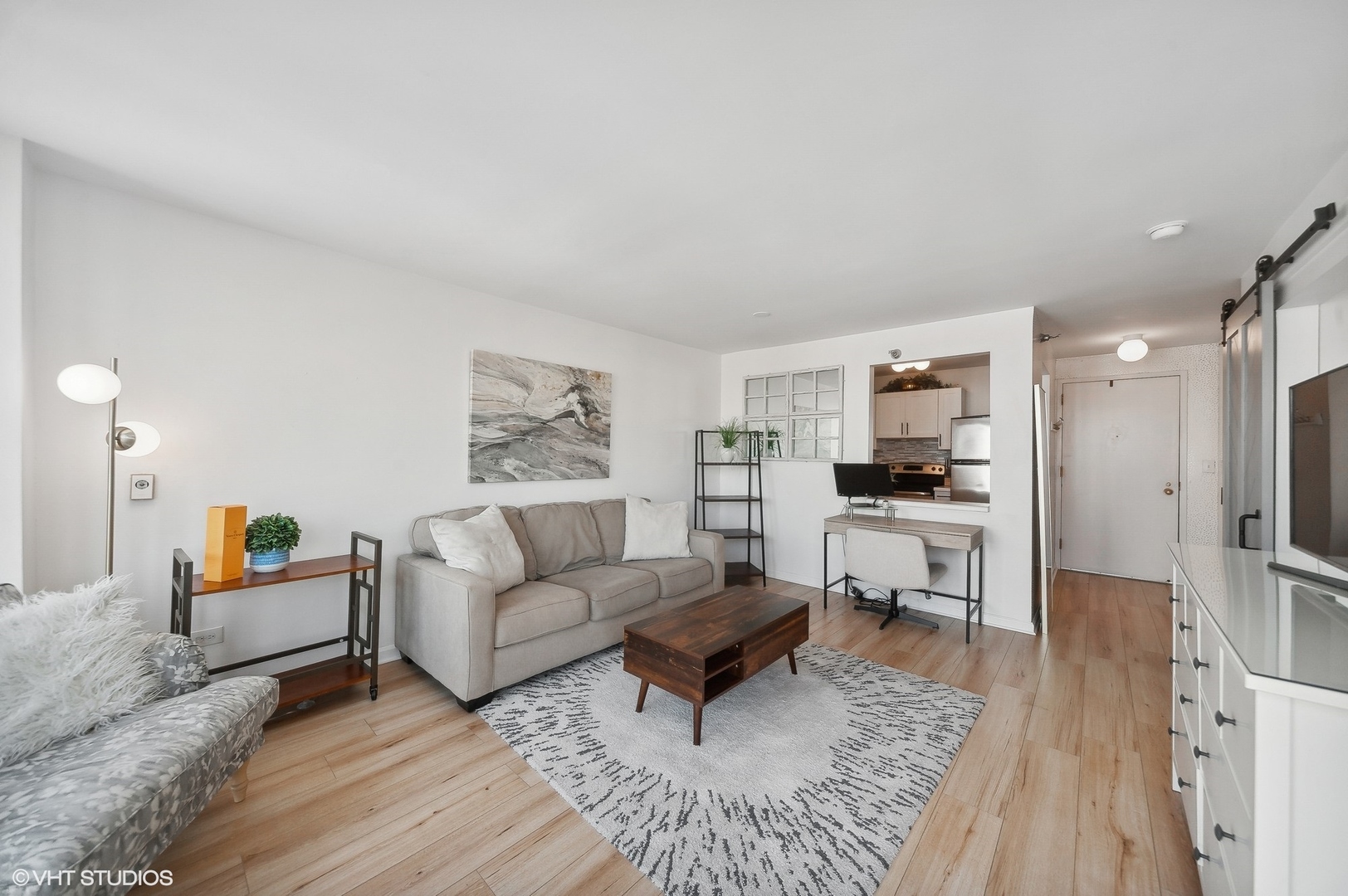 111 West Maple Street, Unit 909 Chicago, IL 60610 - Photo 5 of 23
