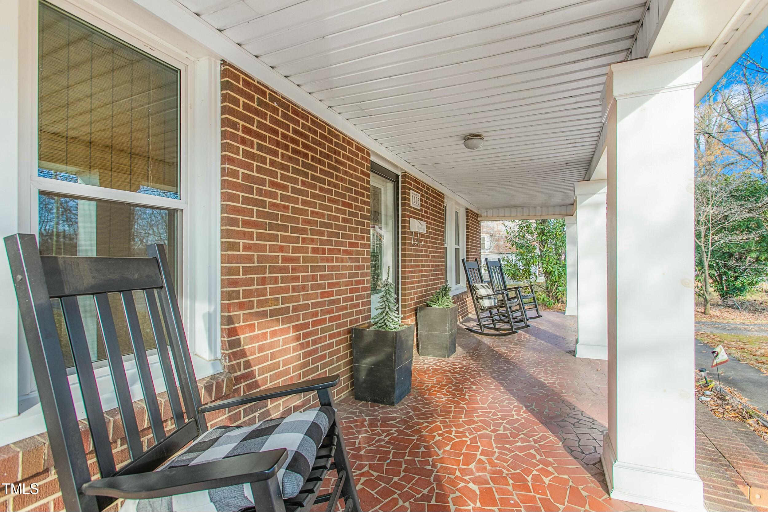 1605 East Meadow Road Eden, NC 27288 - Photo 4 of 24 tempImageg9qaW5