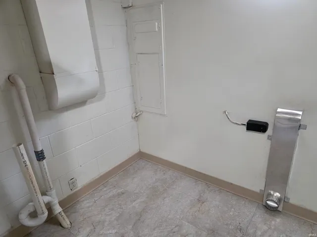 $2,000 | 1619 West Arlington Road, Bloomington, IN 47404