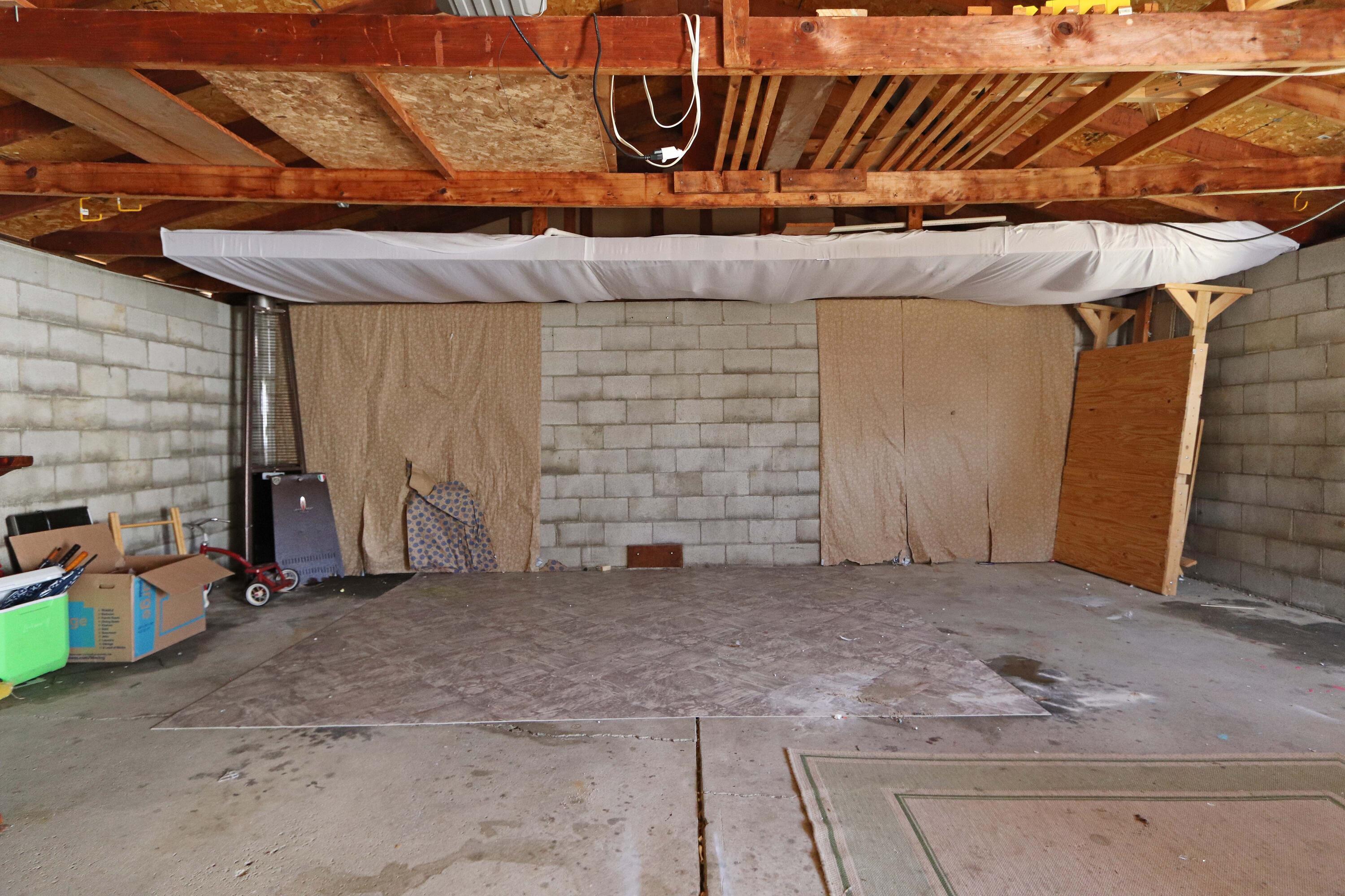 4569 Stonehedge Road Columbus, OH 43231 - Photo 35 of 38 Garage interior