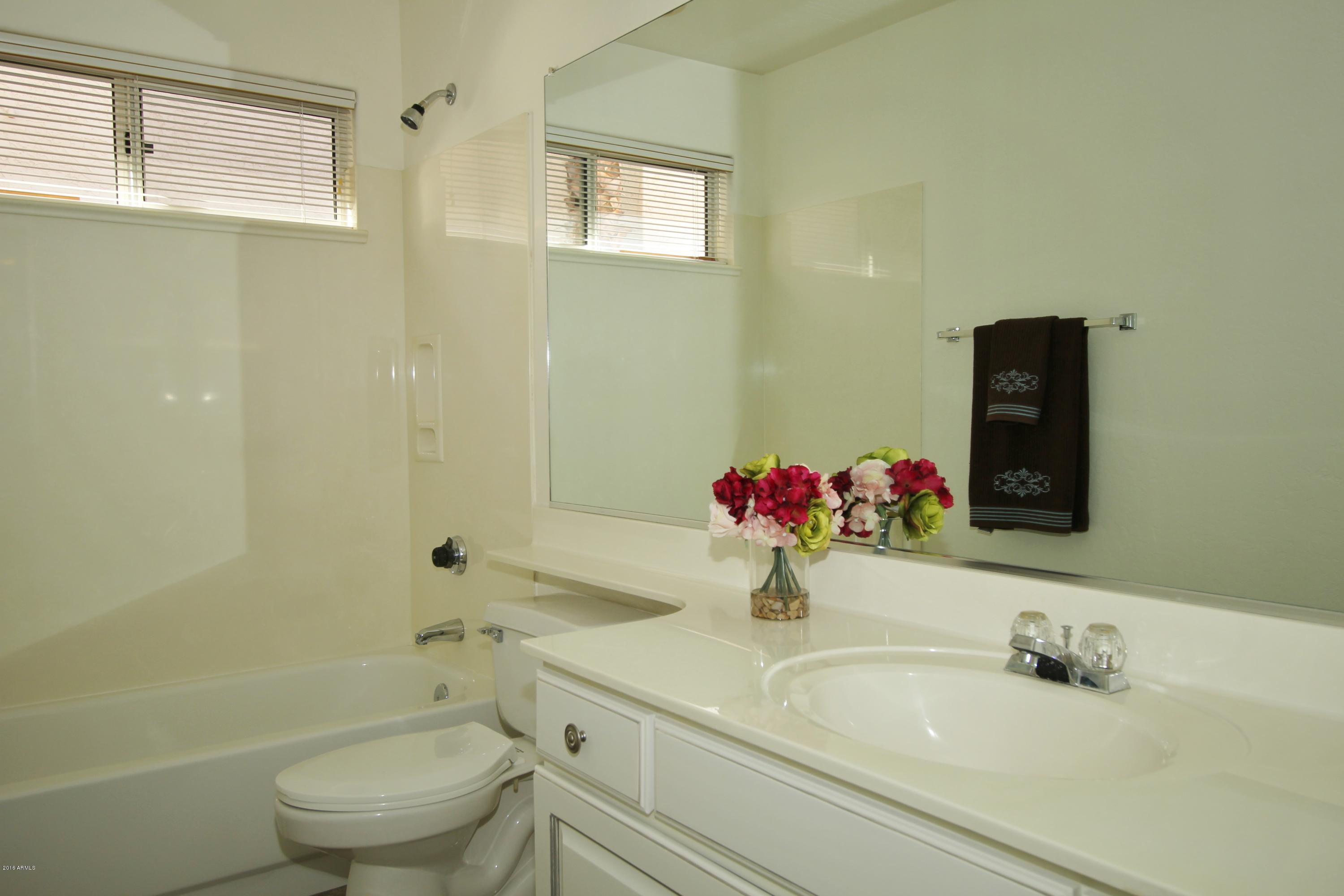 3563 East Utopia Road Phoenix, AZ 85050 - Photo 11 of 15 10-3563 E Utopia Hall Bath