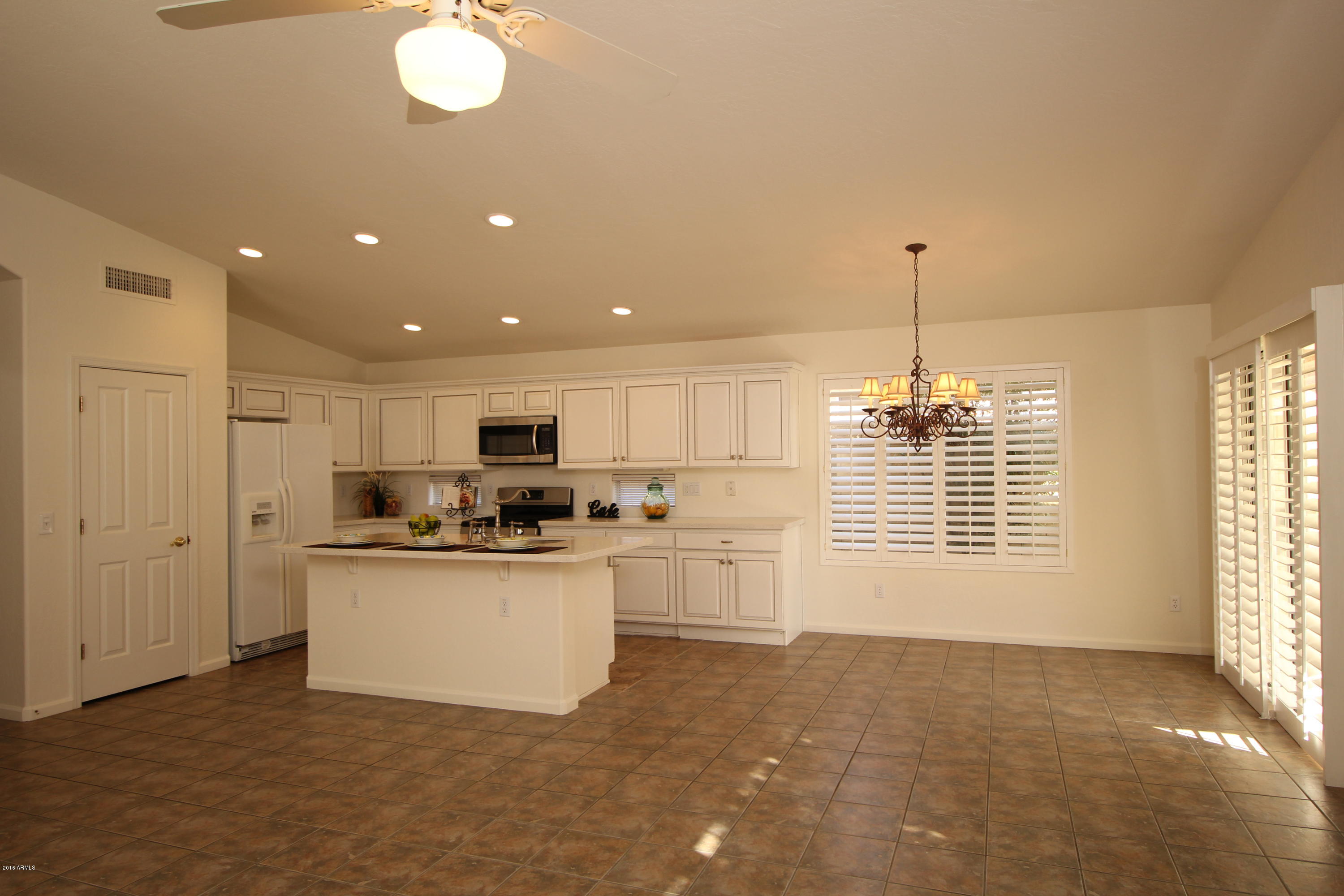3563 East Utopia Road Phoenix, AZ 85050 - Photo 12 of 15 11-3563 E Utopia Family Room