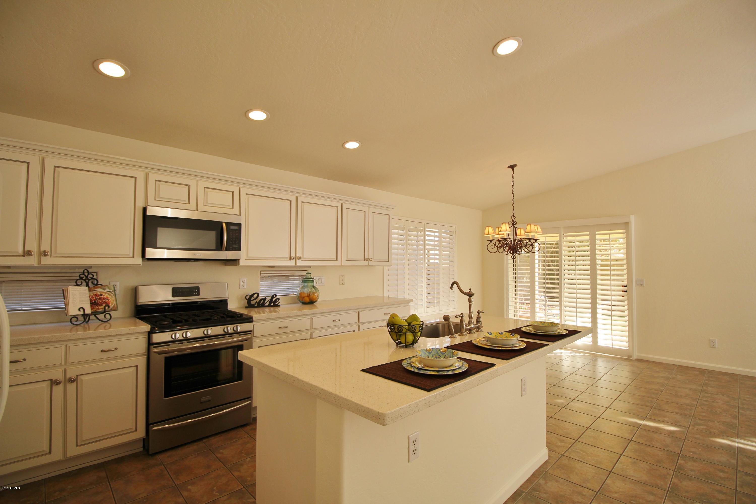 3563 East Utopia Road Phoenix, AZ 85050 - Photo 2 of 15 2-3563 E Utopia Kitchen
