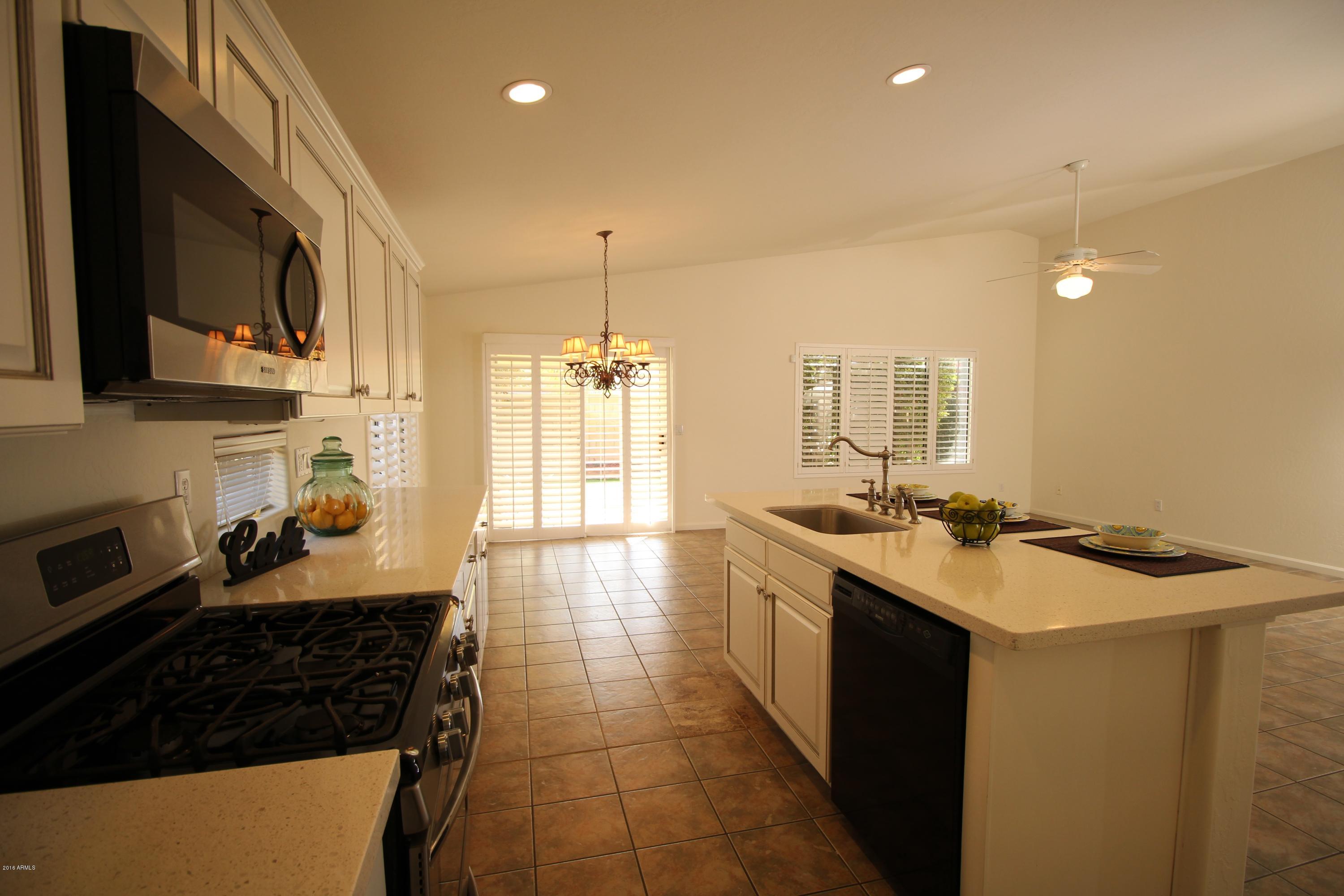 3563 East Utopia Road Phoenix, AZ 85050 - Photo 5 of 15 5-3563 E Utopia Kitchen