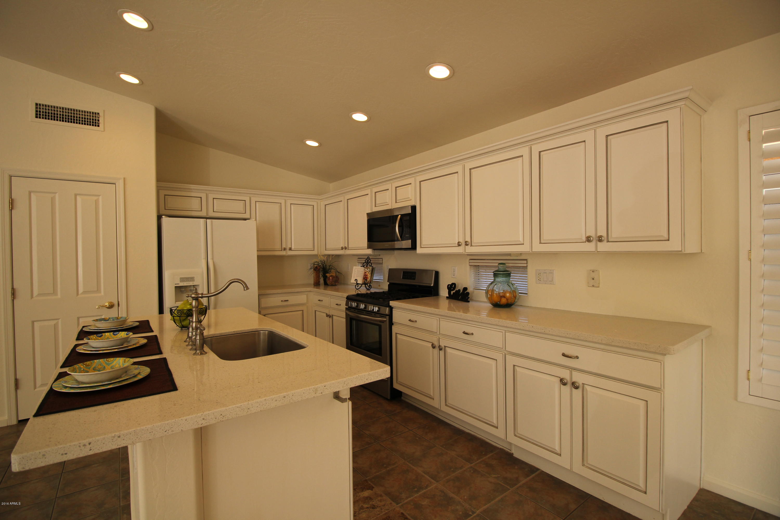 3563 East Utopia Road Phoenix, AZ 85050 - Photo 6 of 15 3569 E Utopia Kitchen 4