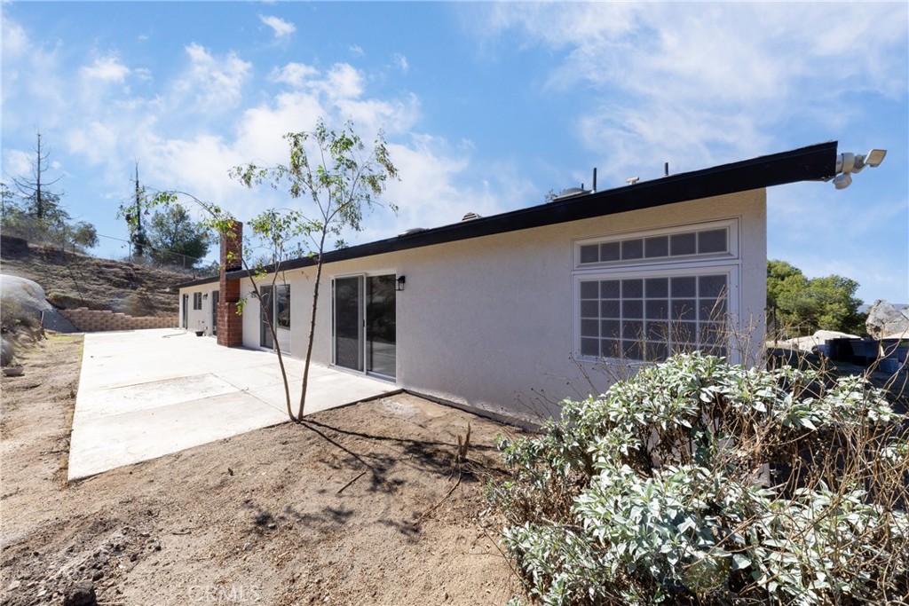 16322 Pick Place Riverside, CA 92504 - Photo 34 of 35 a view of a backyard