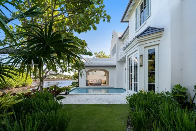 $13,450,000 | 2219 Ibis Isle Road East, Palm Beach, FL 33480