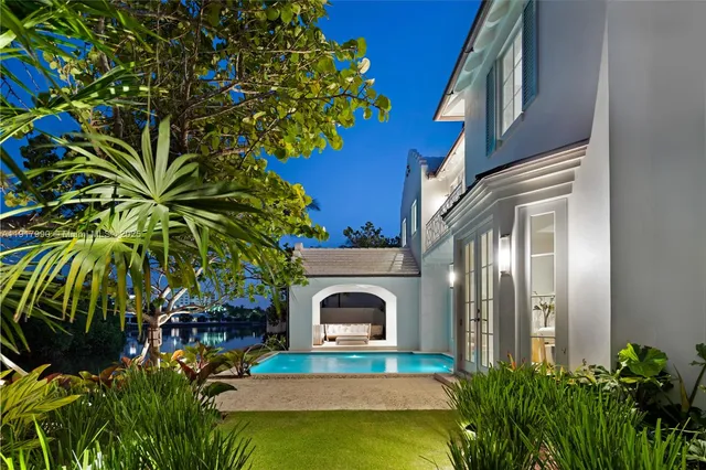 $13,450,000 | 2219 Ibis Isle Road East, Palm Beach, FL 33480