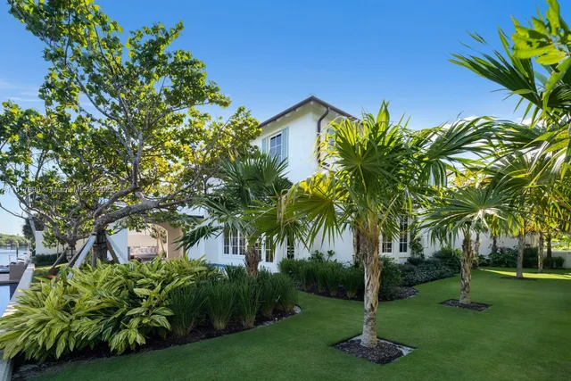 $13,450,000 | 2219 Ibis Isle Road East, Palm Beach, FL 33480