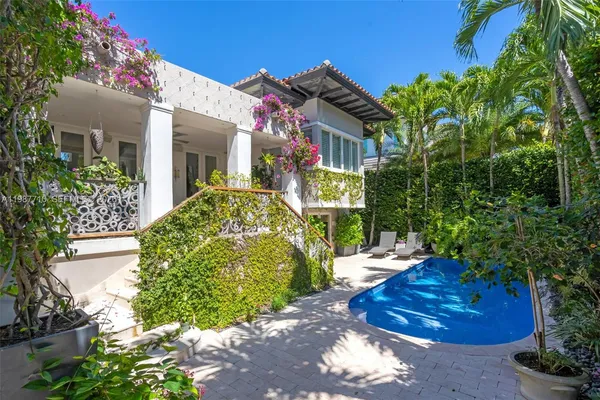 $5,495,000 | 140 Hampton Lane, Key Biscayne, FL 33149