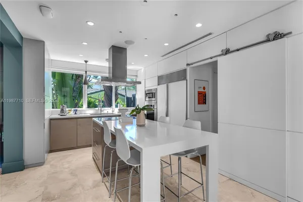 $5,495,000 | 140 Hampton Lane, Key Biscayne, FL 33149