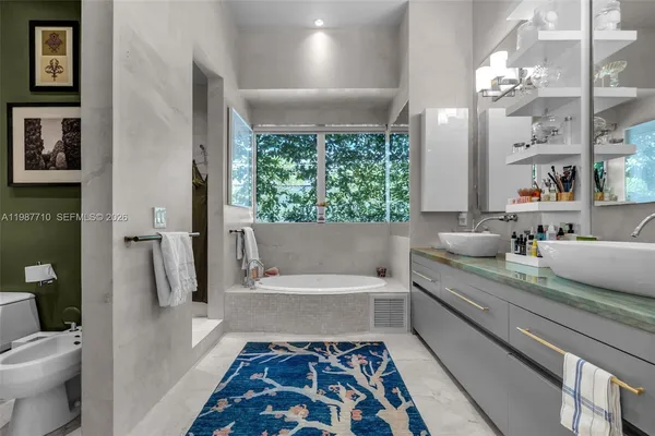 $5,495,000 | 140 Hampton Lane, Key Biscayne, FL 33149