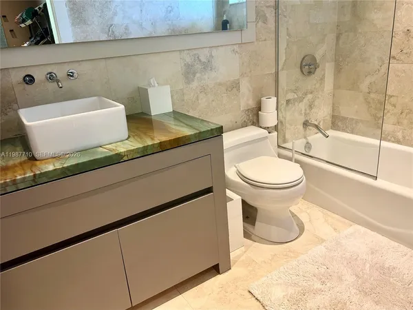 $5,495,000 | 140 Hampton Lane, Key Biscayne, FL 33149