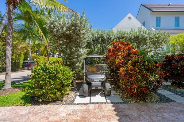 $5,495,000 | 140 Hampton Lane, Key Biscayne, FL 33149