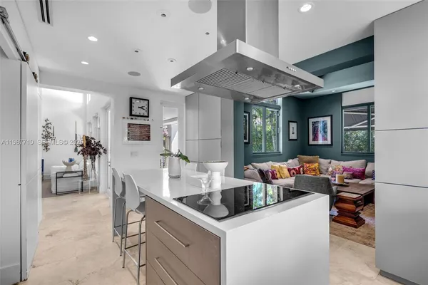 $5,495,000 | 140 Hampton Lane, Key Biscayne, FL 33149