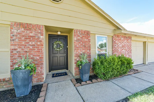 $274,995 | 19635 Moonhollow Drive, Houston, TX 77084