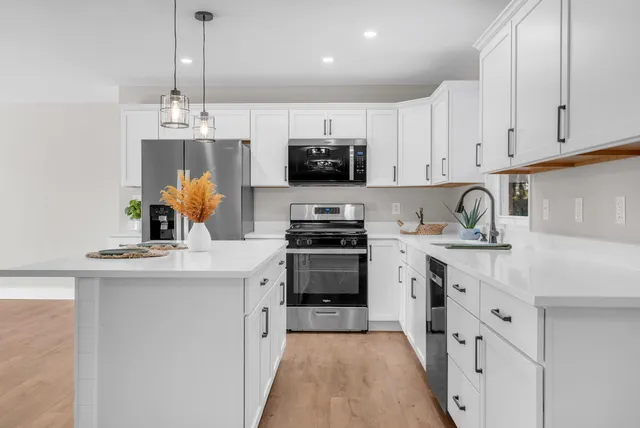 $389,900 | 14244 South 1050 West, Wanatah, IN 46390