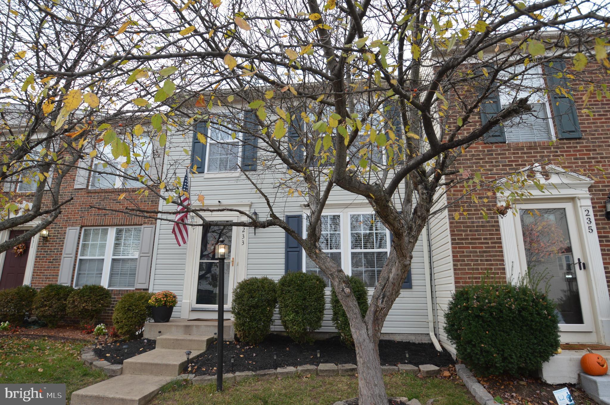 233 Shirley Square Southeast Leesburg, VA 20175 - Photo 2 of 32