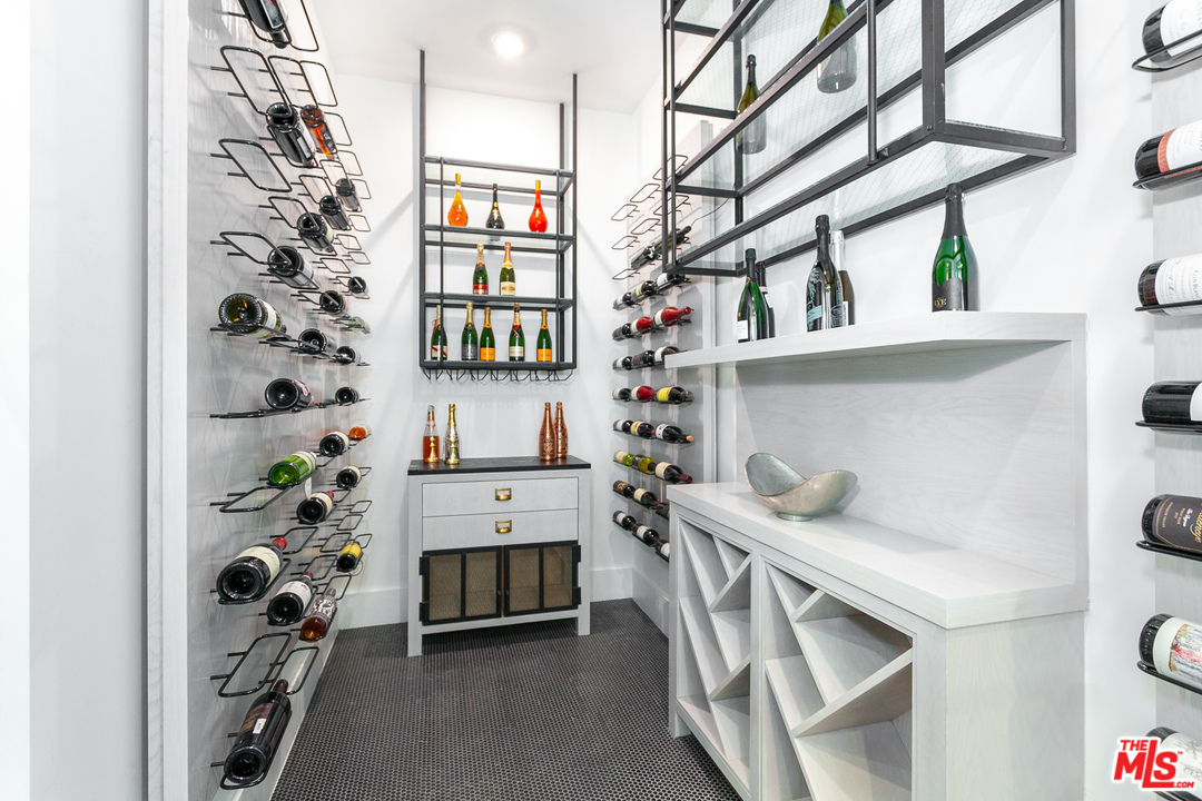 16174 Woodvale Road Encino, CA 91436 - Photo 12 of 35