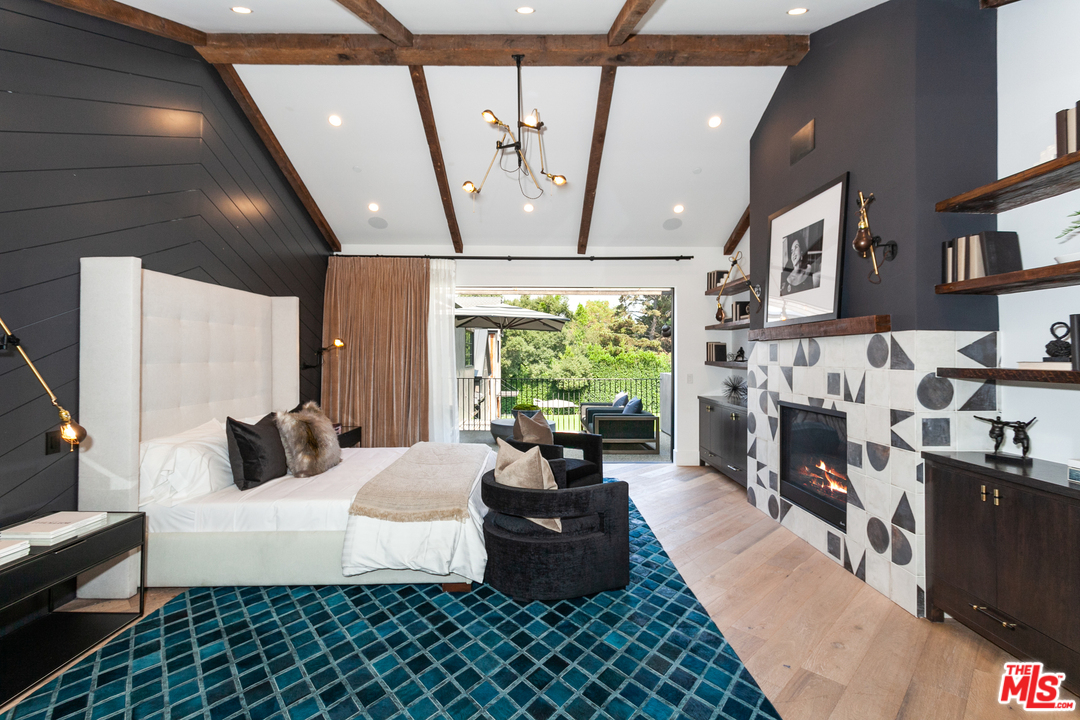 16174 Woodvale Road Encino, CA 91436 - Photo 14 of 35