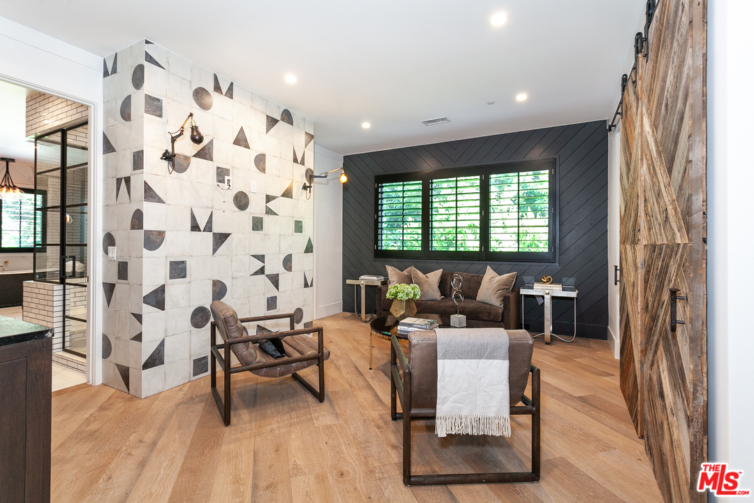 16174 Woodvale Road Encino, CA 91436 - Photo 16 of 35