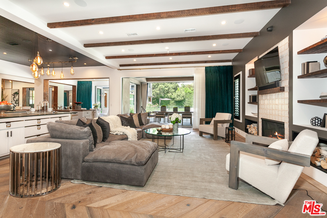 16174 Woodvale Road Encino, CA 91436 - Photo 3 of 35