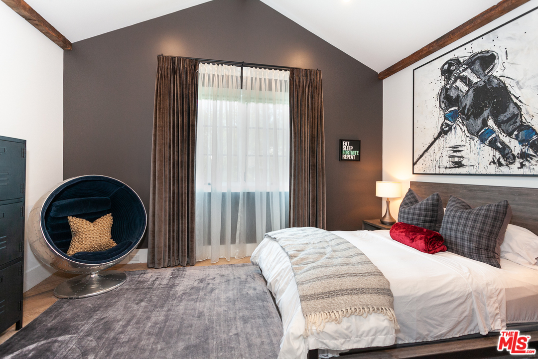 16174 Woodvale Road Encino, CA 91436 - Photo 23 of 35