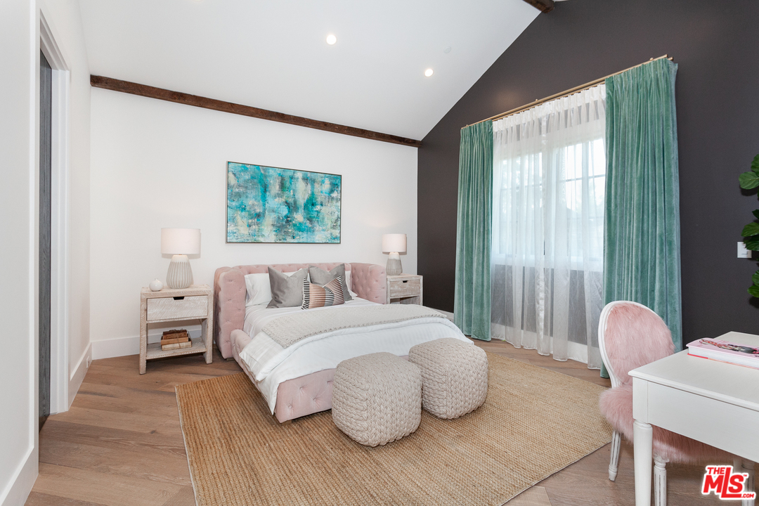 16174 Woodvale Road Encino, CA 91436 - Photo 25 of 35