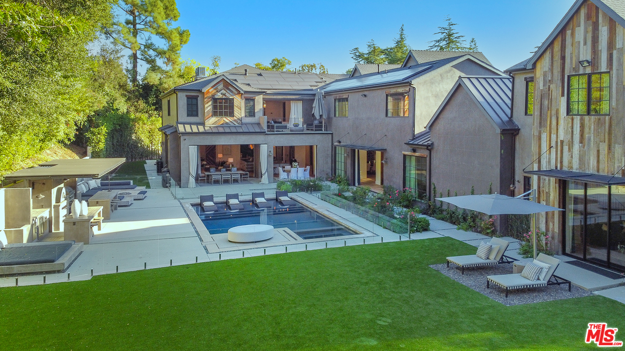 16174 Woodvale Road Encino, CA 91436 - Photo 29 of 35