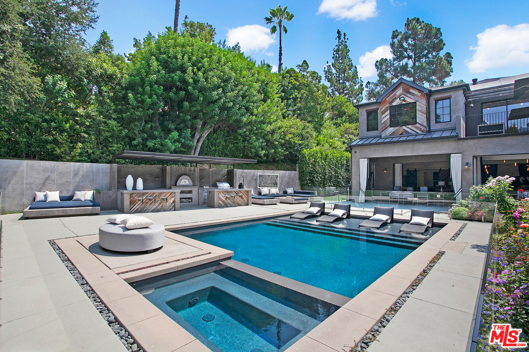 16174 Woodvale Road Encino, CA 91436 - Photo 33 of 35