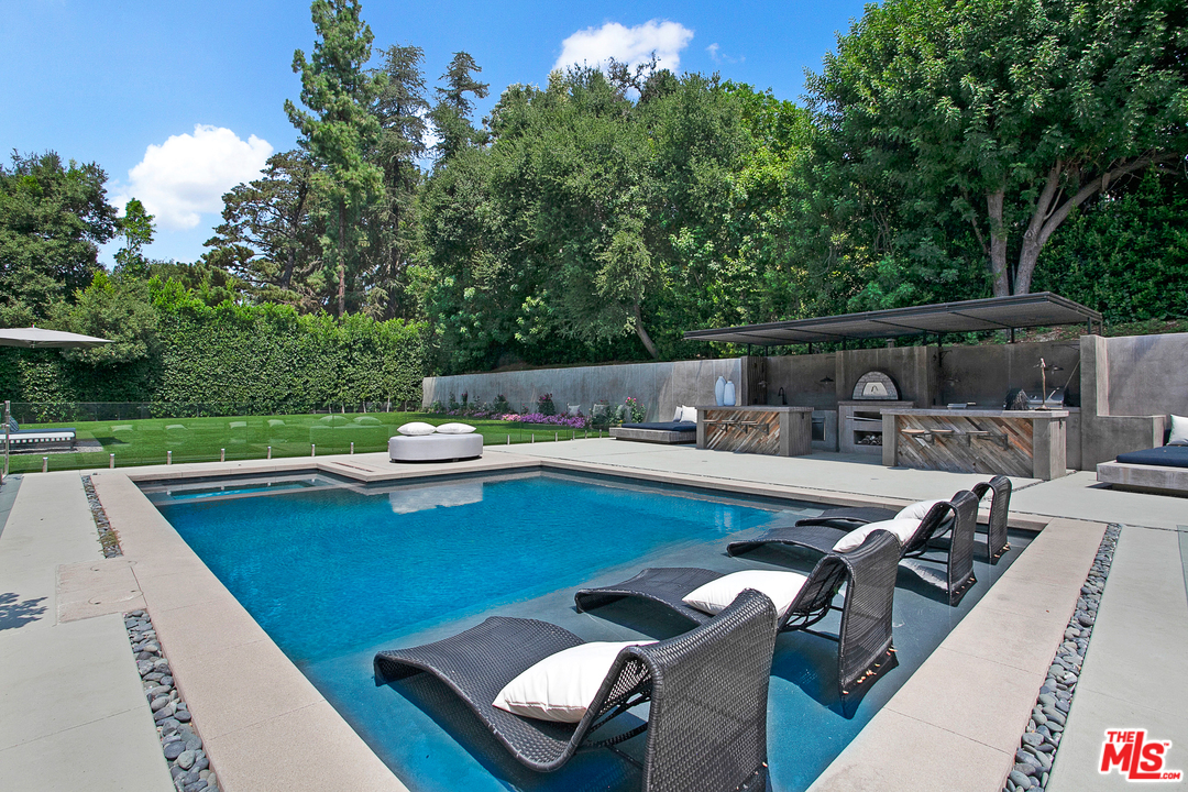 16174 Woodvale Road Encino, CA 91436 - Photo 34 of 35