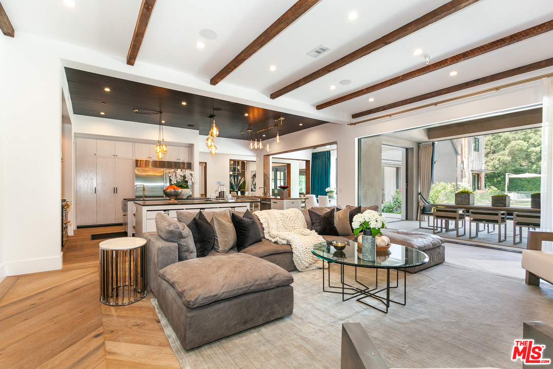 16174 Woodvale Road Encino, CA 91436 - Photo 5 of 35