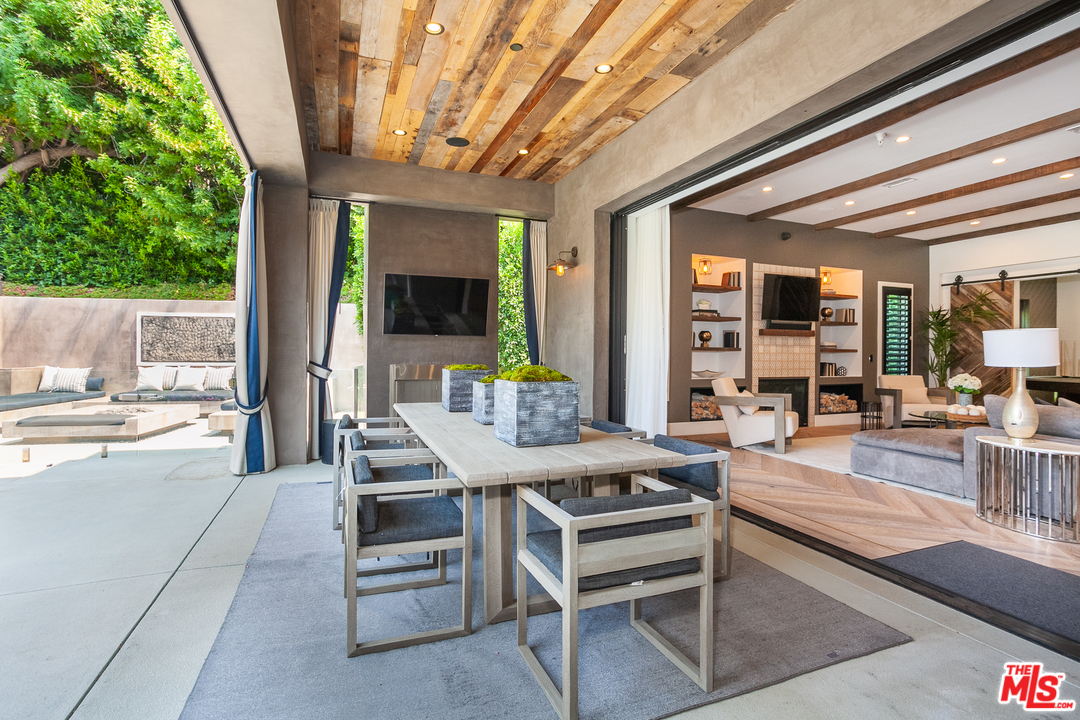 16174 Woodvale Road Encino, CA 91436 - Photo 8 of 35