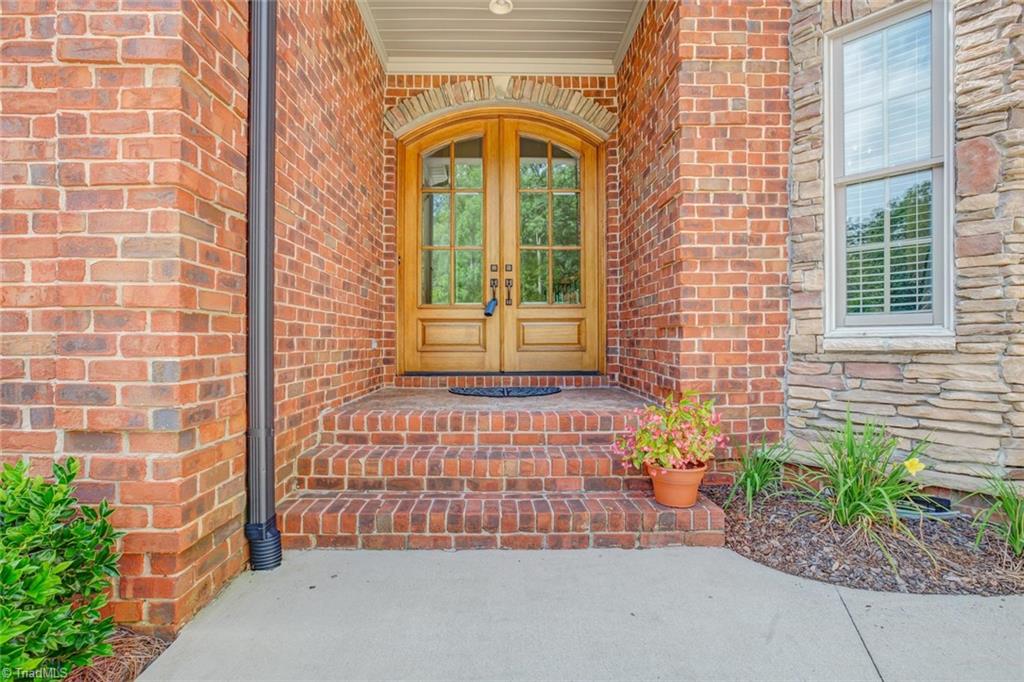 5045 Bennington Way High Point, NC 27262 - Photo 3 of 39 Gallery Image 3