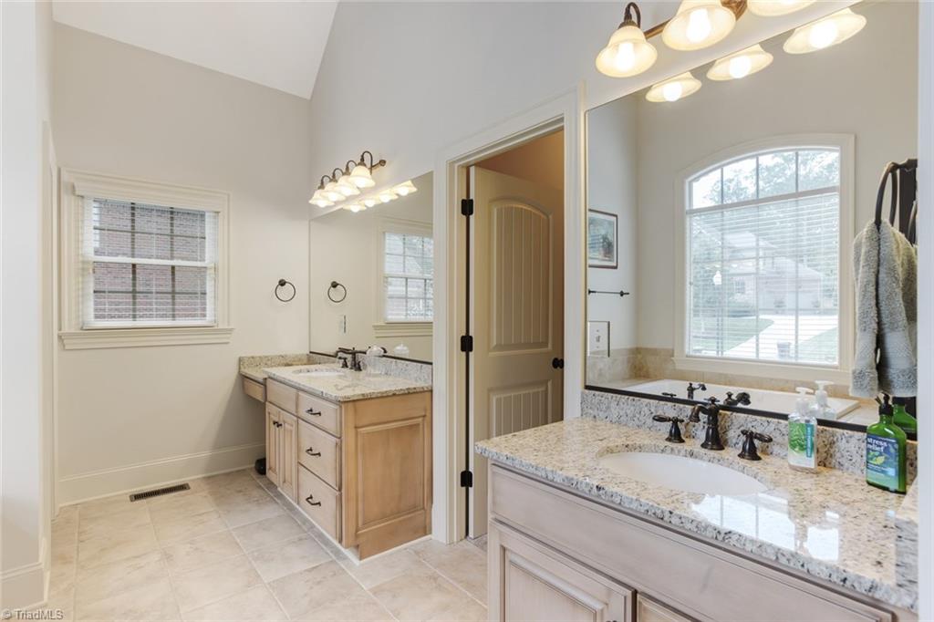 5045 Bennington Way High Point, NC 27262 - Photo 24 of 39 Gallery Image 24