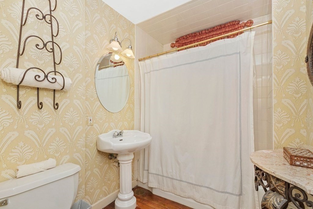 17 Old England Road Newton, MA 02467 - Photo 24 of 32 Gallery Image 24