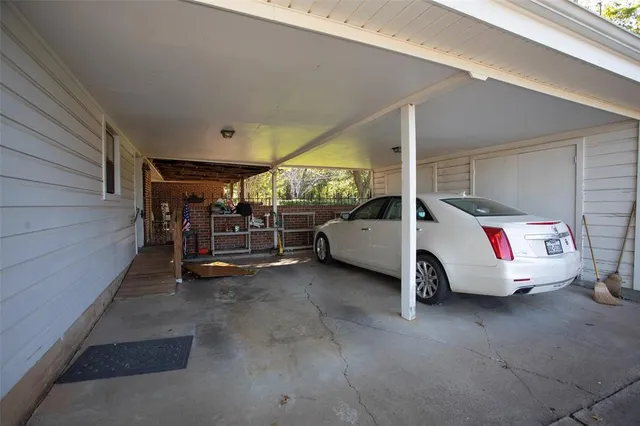 a view of back yard of the house