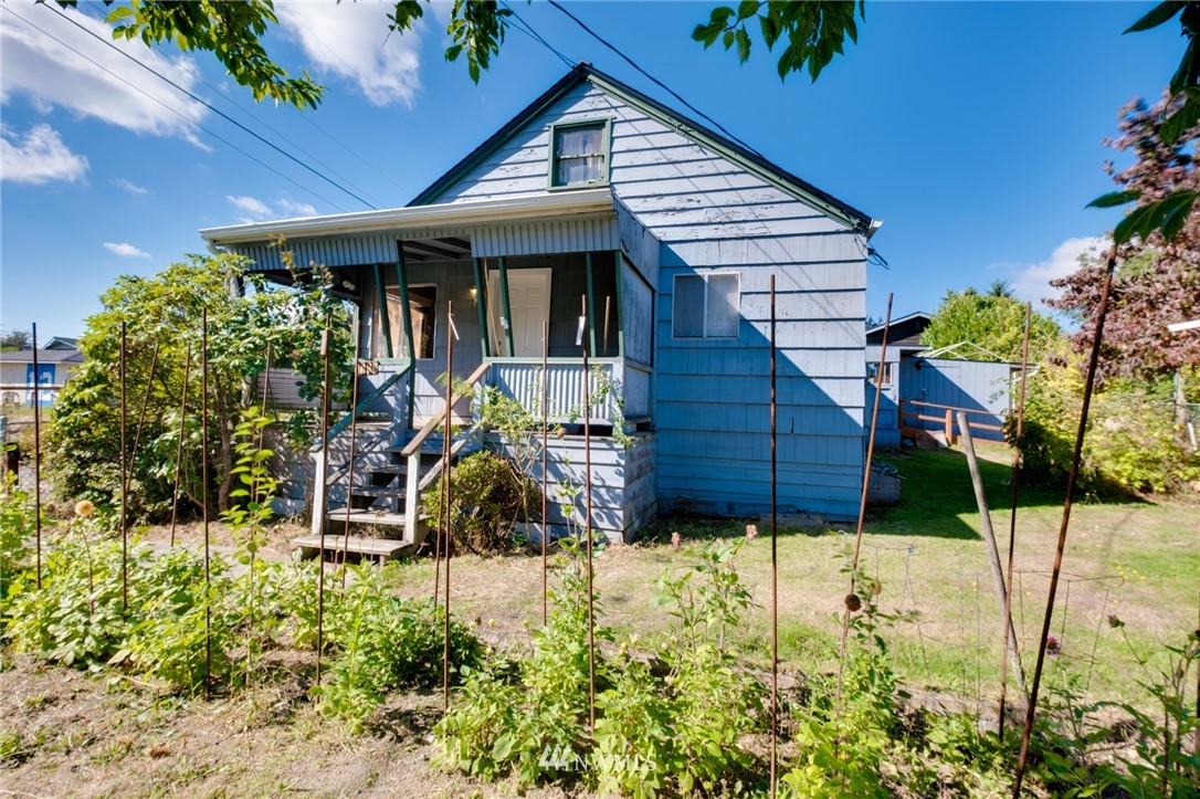 3103 Perry Avenue Bremerton, WA 98310 - Photo 2 of 25 Gallery Image 2