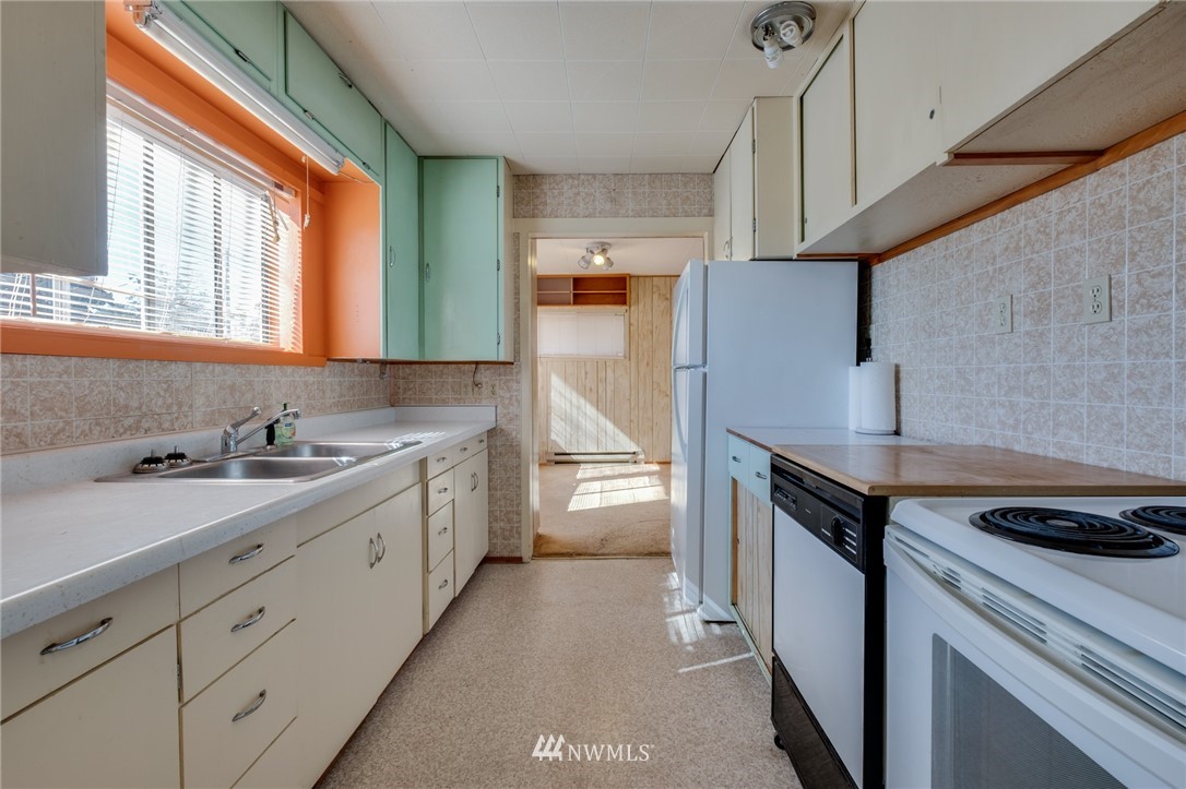 3103 Perry Avenue Bremerton, WA 98310 - Photo 10 of 25 Gallery Image 10