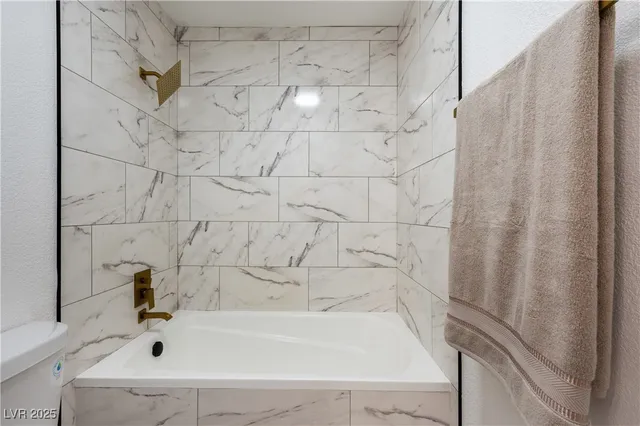 $3,500 | 5145 Tennis Court West, Las Vegas, NV 89120