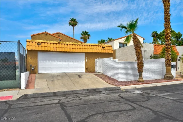$3,500 | 5145 Tennis Court West, Las Vegas, NV 89120
