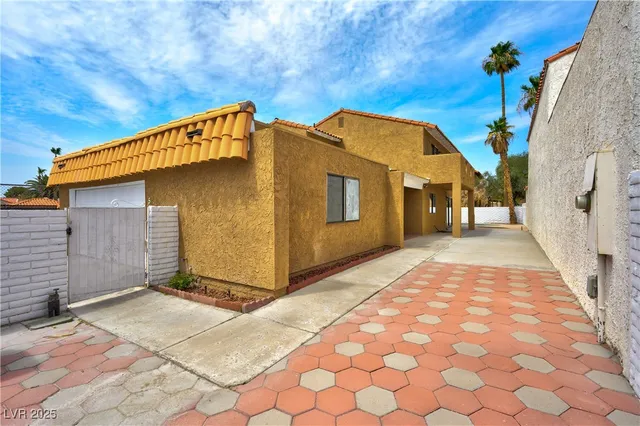 $3,500 | 5145 Tennis Court West, Las Vegas, NV 89120