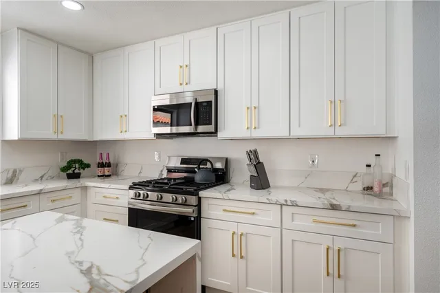 $3,500 | 5145 Tennis Court West, Las Vegas, NV 89120