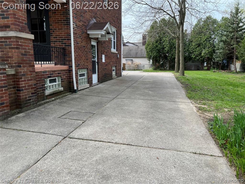 21507 Edna Street Dearborn, MI 48124 - Photo 2 of 10