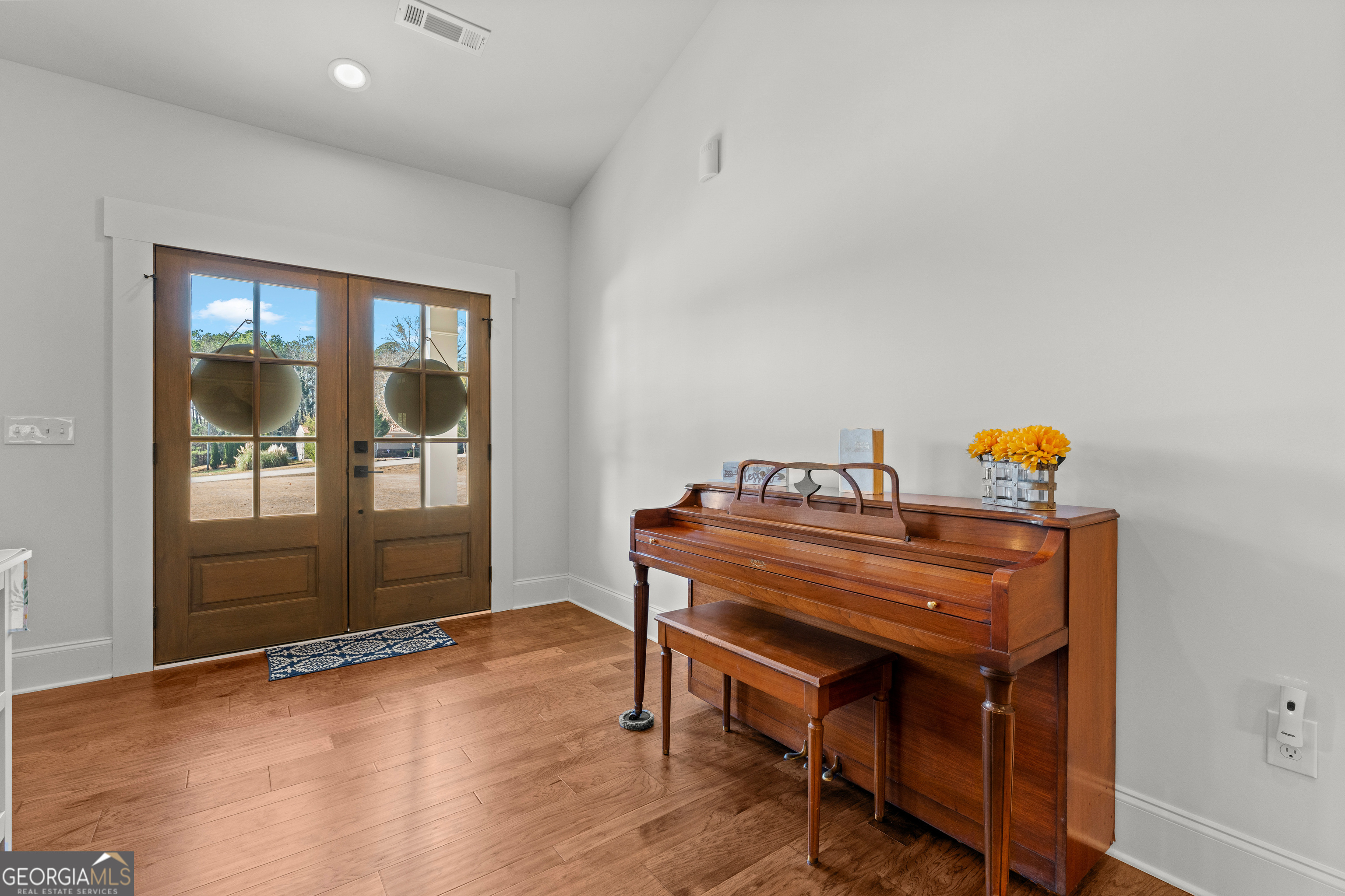 688 Central High Road Carrollton, GA 30116 - Photo 8 of 40 a room with a table and workspace