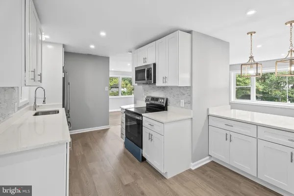 $819,900 | 5822 Brookview Drive, Alexandria, VA 22310